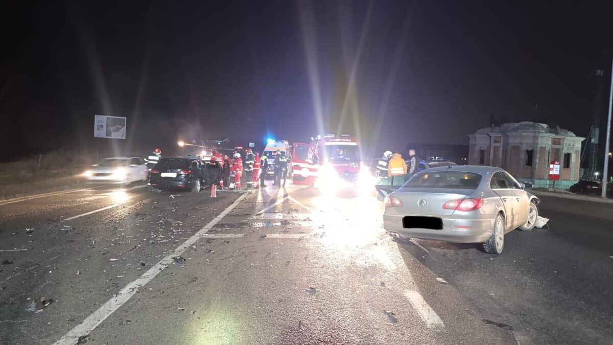 Accident cu 7 răniți pe DN1 la Șelimbăr în zona Extaz. O șoferiță n-a dat prioritate (foto)