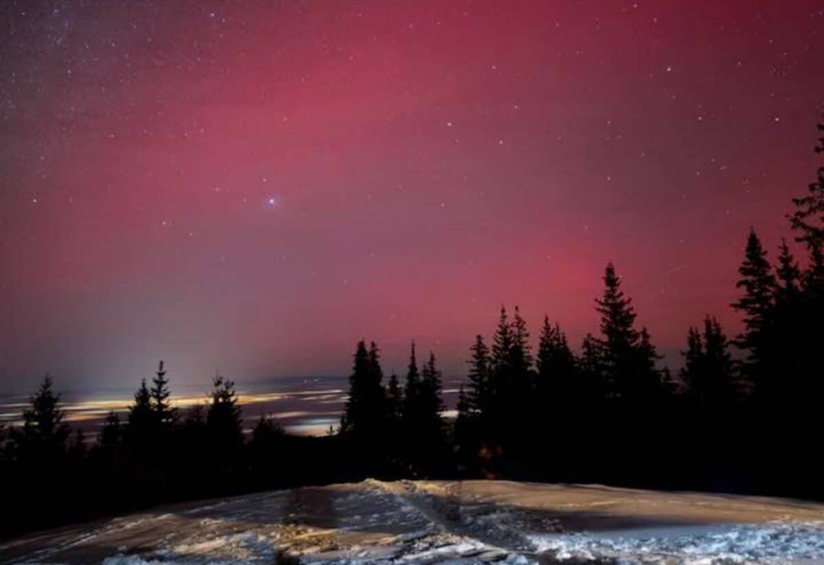 Imagini spectaculoase cu aurora boreală văzută din munții Făgăraș