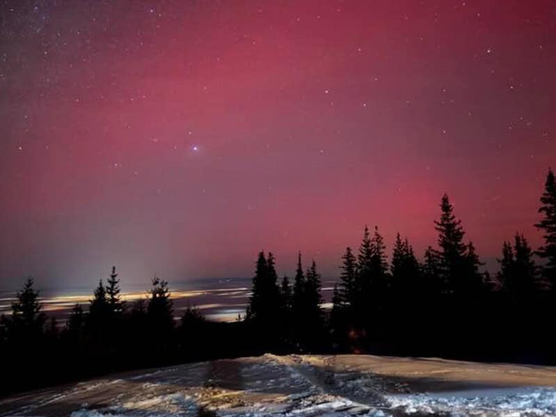 Imagini spectaculoase cu aurora boreală văzută din munții Făgăraș