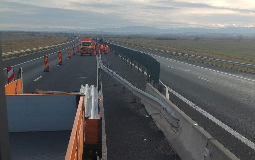 Trafic îngreunat pe autostrada Sibiu - Deva din cauza unor lucrări la kilometrul 374