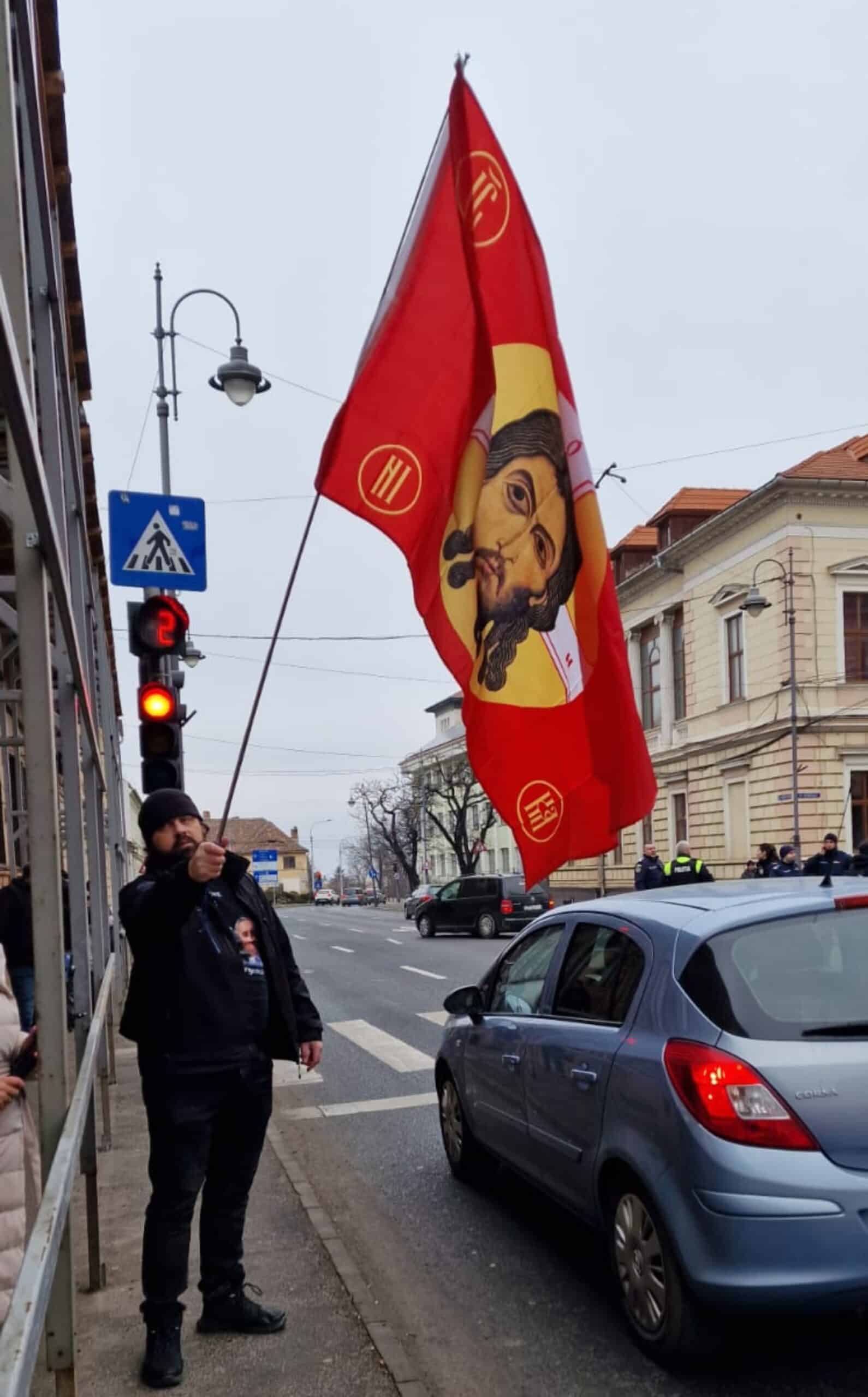 Protest în fața Prefecturii din Sibiu. S-au adunat câteva sute de sibieni (video foto) UPDATE