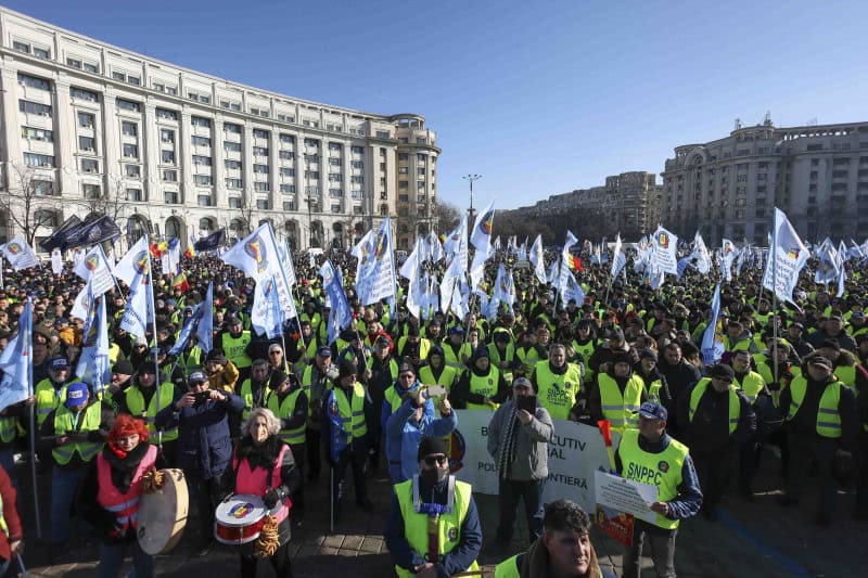 Peste 8.000 de polițiști protestează vineri în Capitala. Printre ei sunt si 200 de la Sibiu