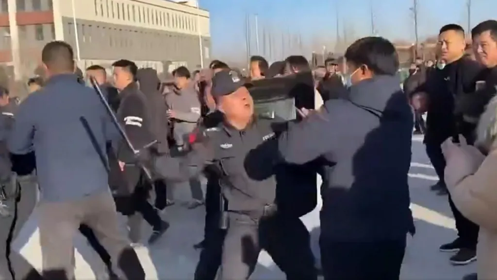 Proteste în China după moartea suspectă a unui elev