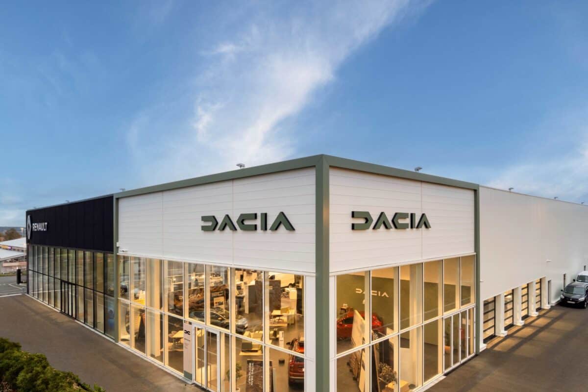 Un nou showroom Dacia și Renault la Sibiu. Afacerea e a unui fost prefect de Hunedoara