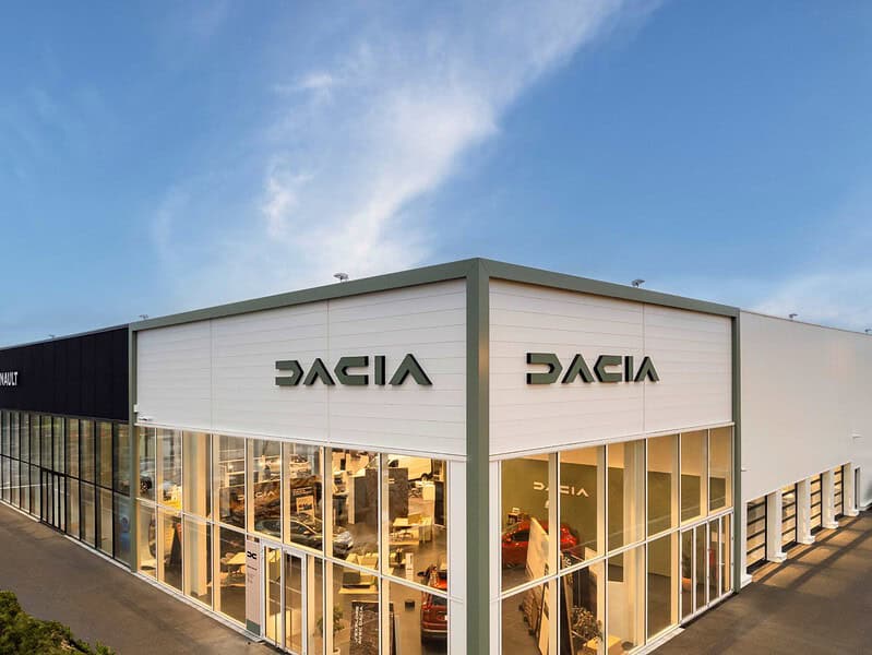 Un nou showroom Dacia și Renault la Sibiu. Afacerea e a unui fost prefect de Hunedoara