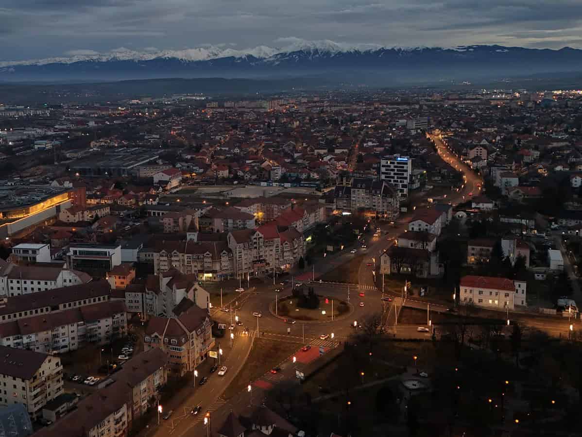 Cod portocaliu de vânt puternic în Sibiu. S-a emis mesaj Ro-Alert: „Evitați deplasările!”