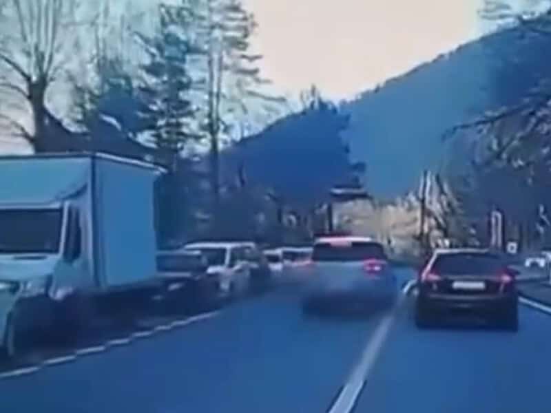 Șofer amendat și lăsat fără permis pentru conducere agresivă în trafic pe Valea Oltului (video)