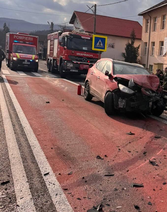 Accident cu cinci răniți între Sibiu și Rm. Vâlcea (update)