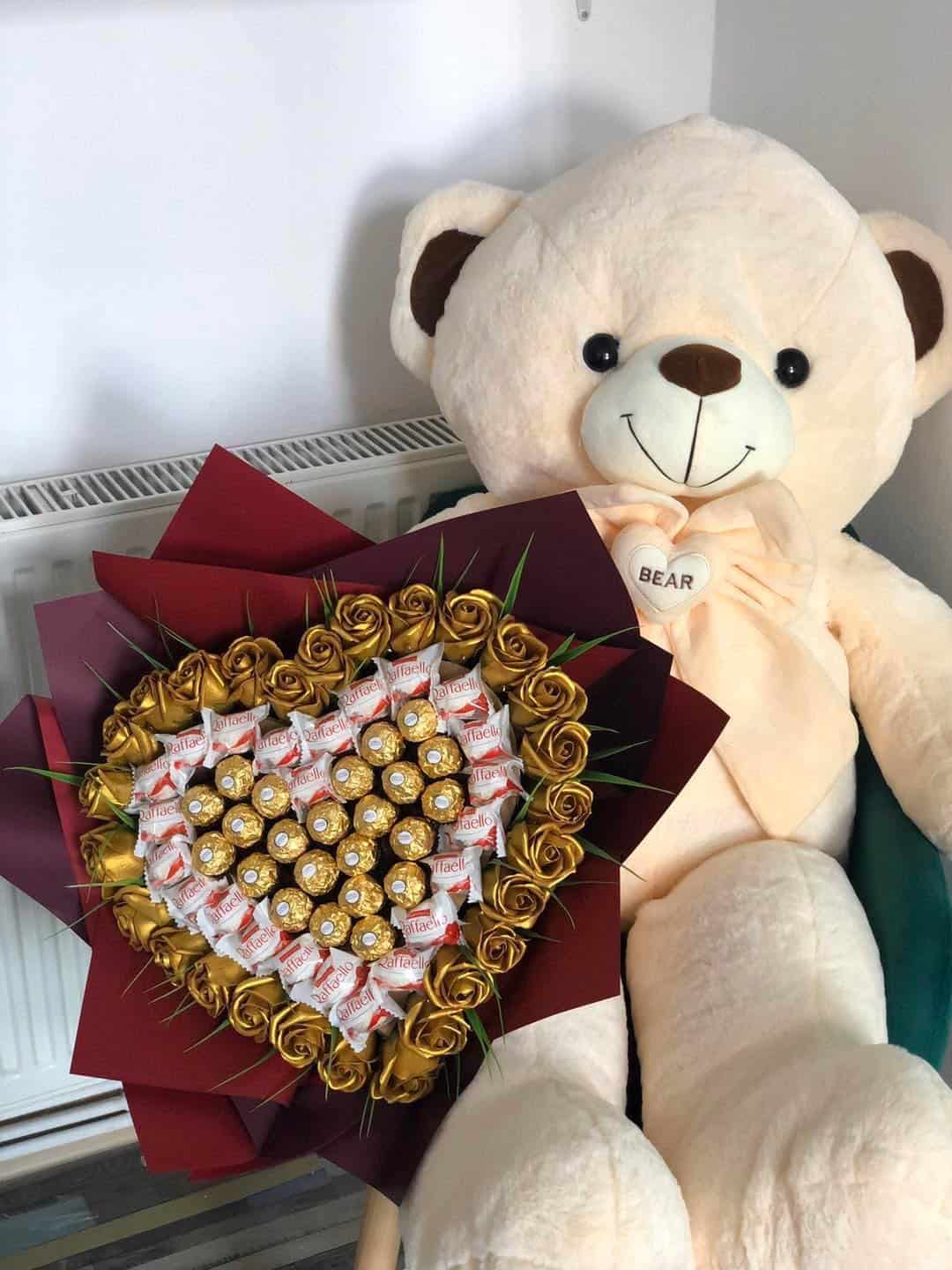 Cât costă iubirea în flori? Buchetul de 1.550 de lei, vedeta ofertelor de Valentine’s Day în Sibiu (foto)