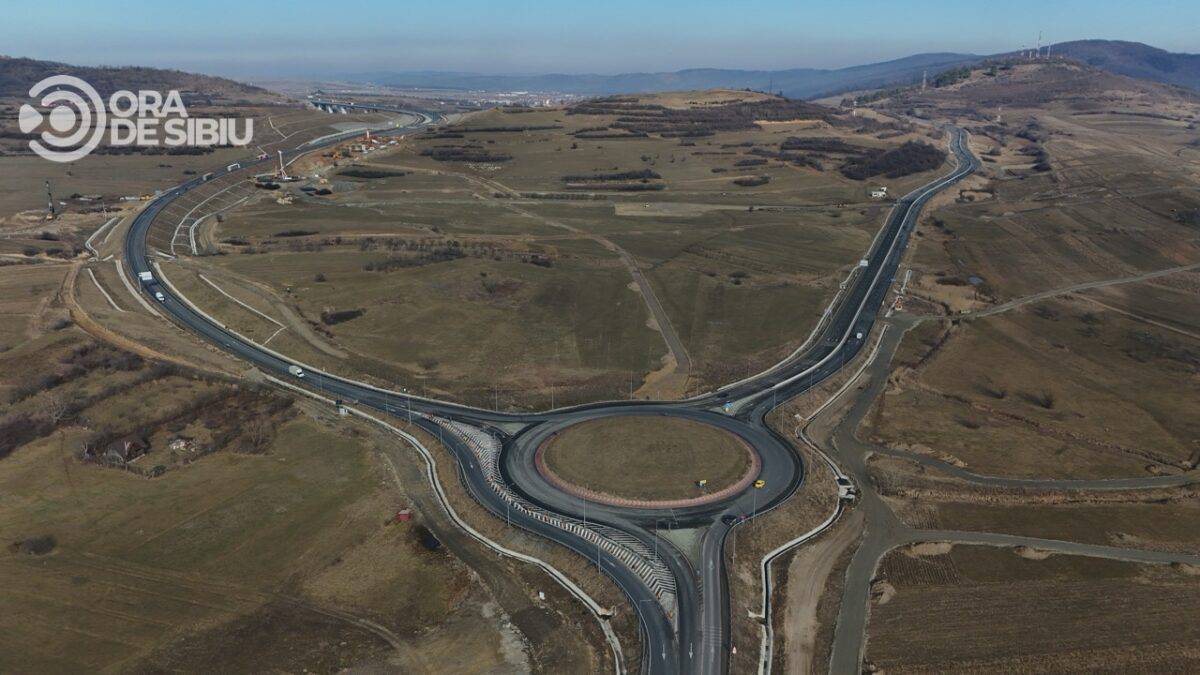 Filmare aeriană cu stadiul lucrărilor pe Autostrada Sibiu Pitești la viaductul Boița