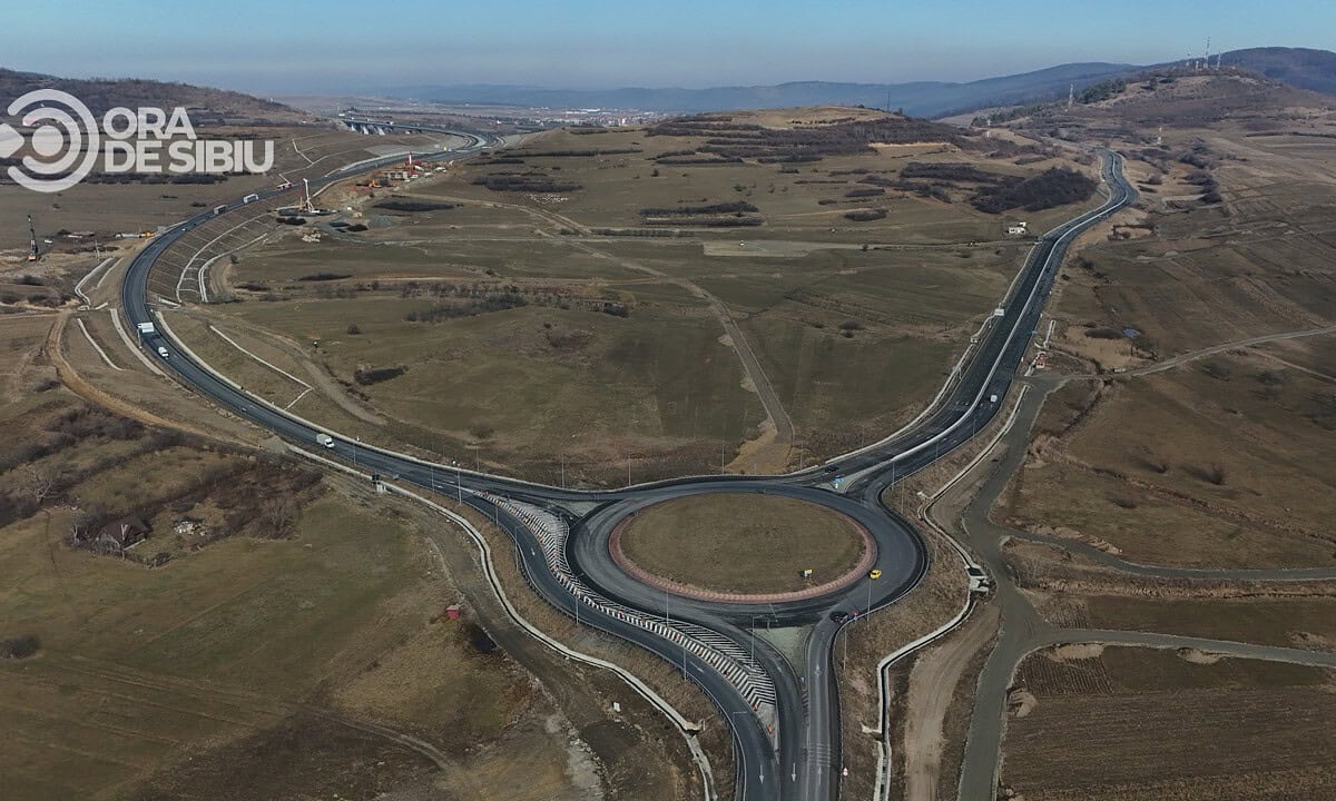 Filmare aeriană cu stadiul lucrărilor pe Autostrada Sibiu Pitești la viaductul Boița