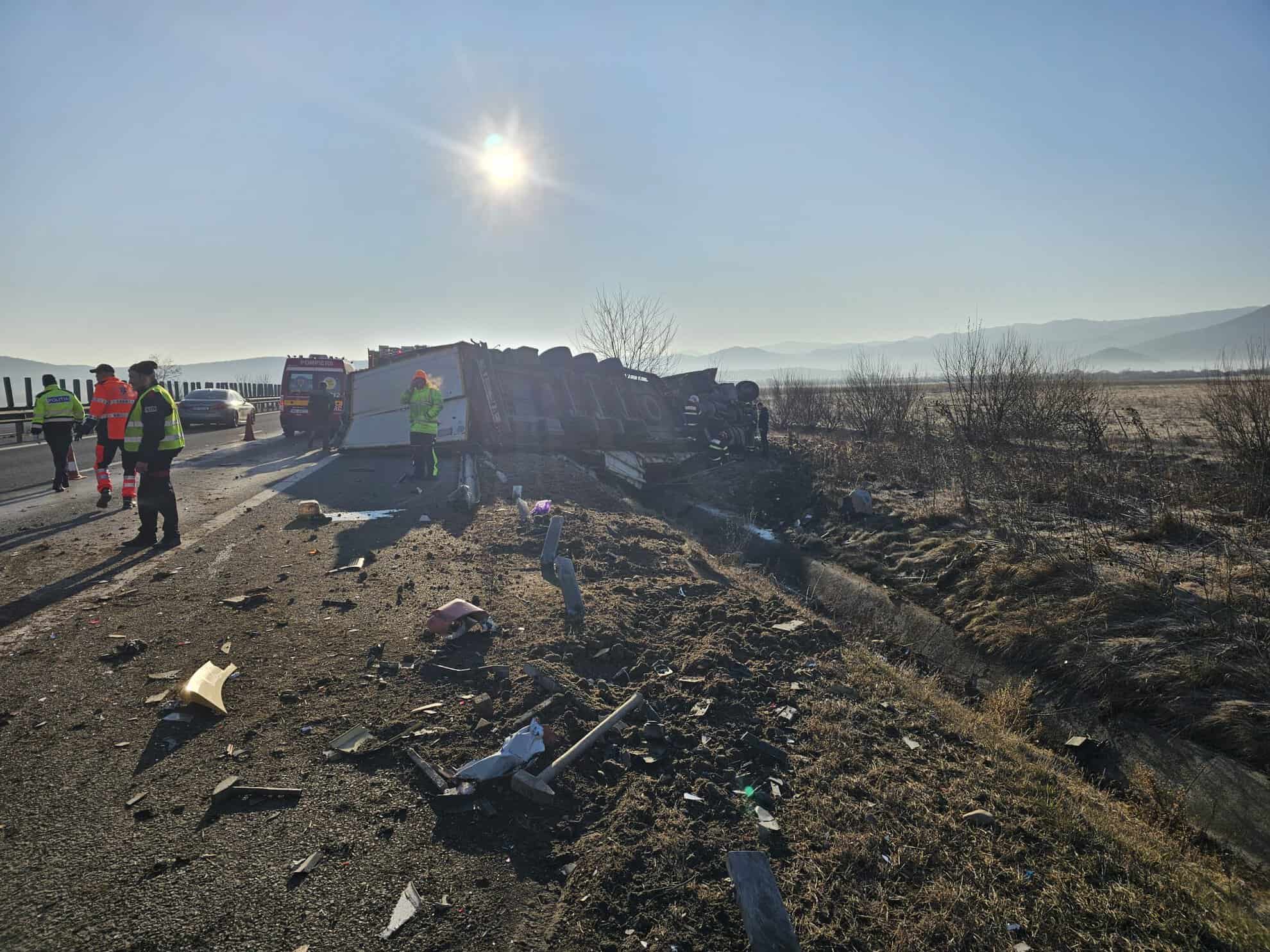 Filmul accidentului de pe autostrada A1 Săliște. Șoferul de TIR mergea ilegal pe banda de urgență