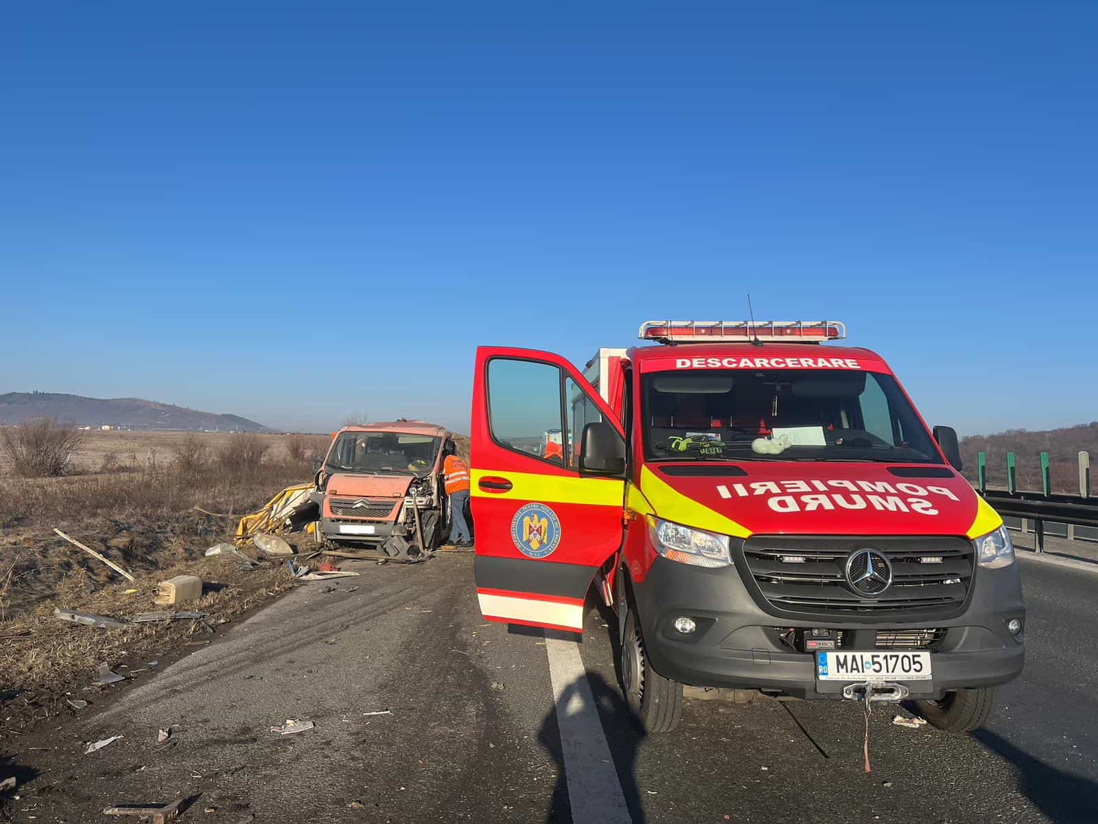 Patru răniți în urma accidentului de pe autostradă la Săliște. Angajați ai DRDP, duși la spital (foto)