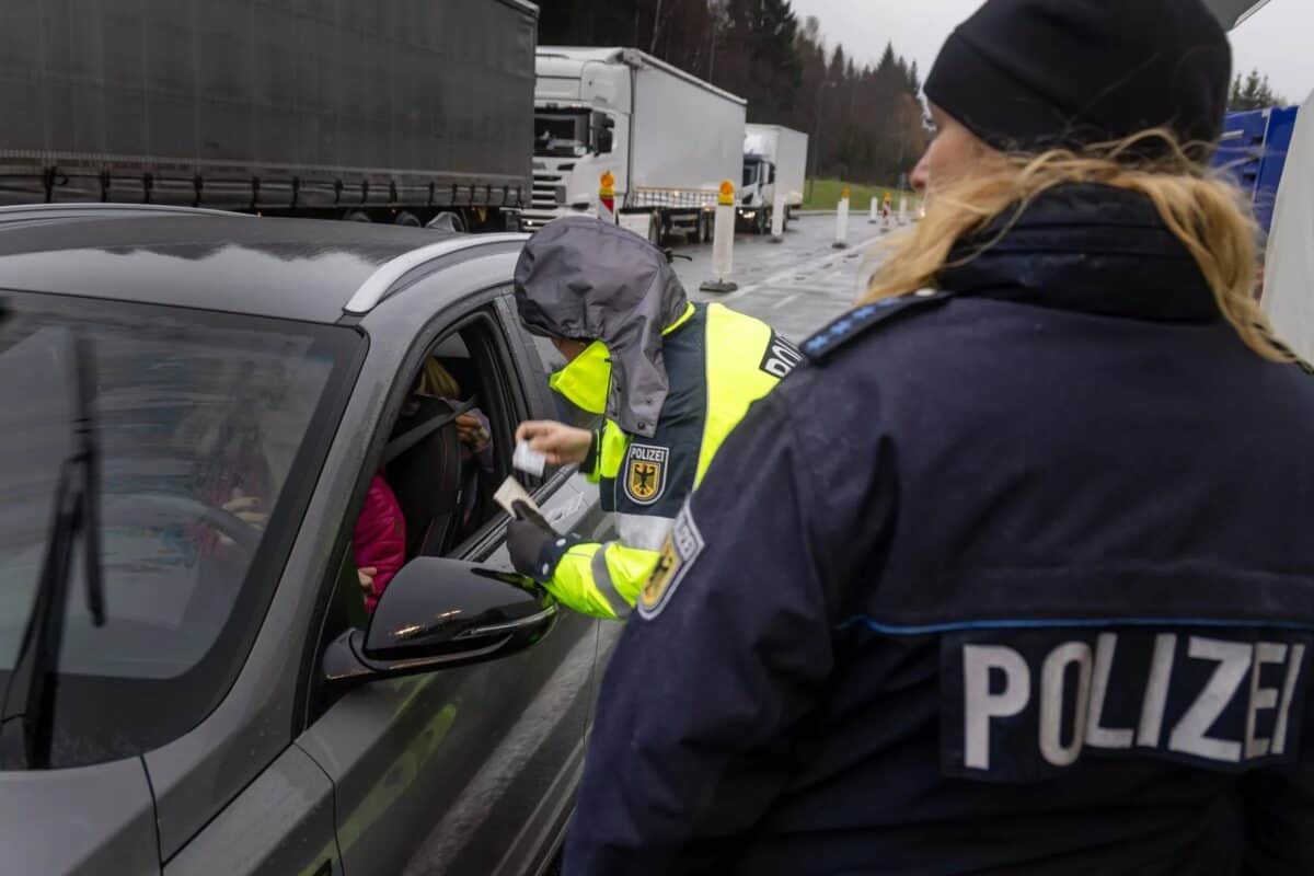 Germania menține controalele temporare la granițele sale