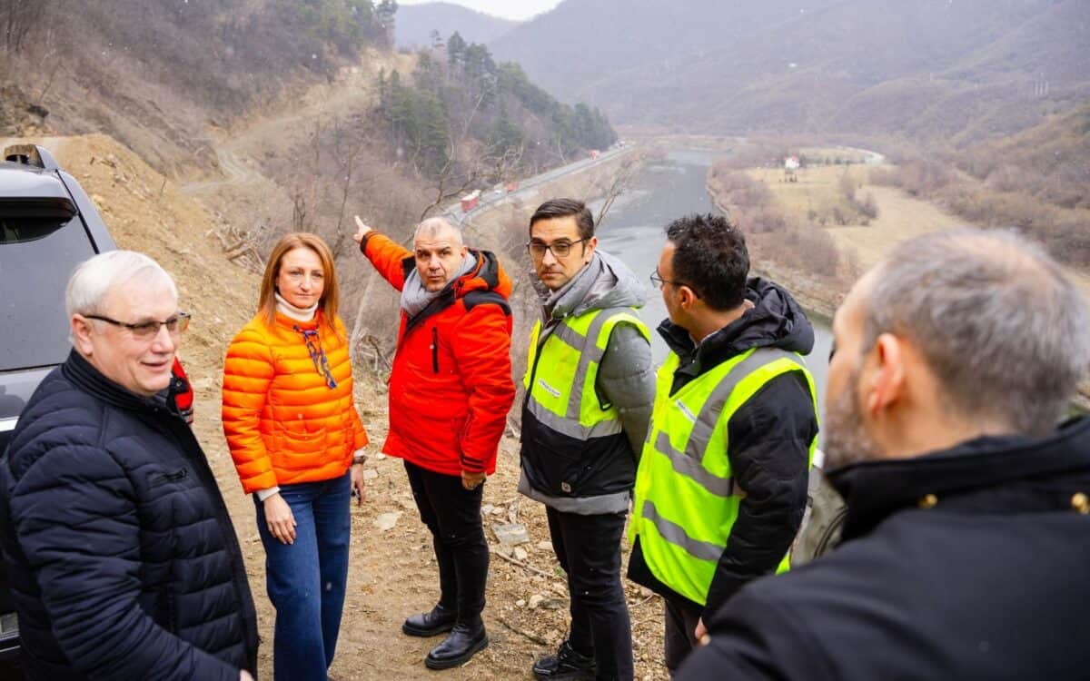 Daniela Cîmpean, întâlnire cu reprezentanții firmei care construiește cel mai greu tronson din autostrada Sibiu - Pitești