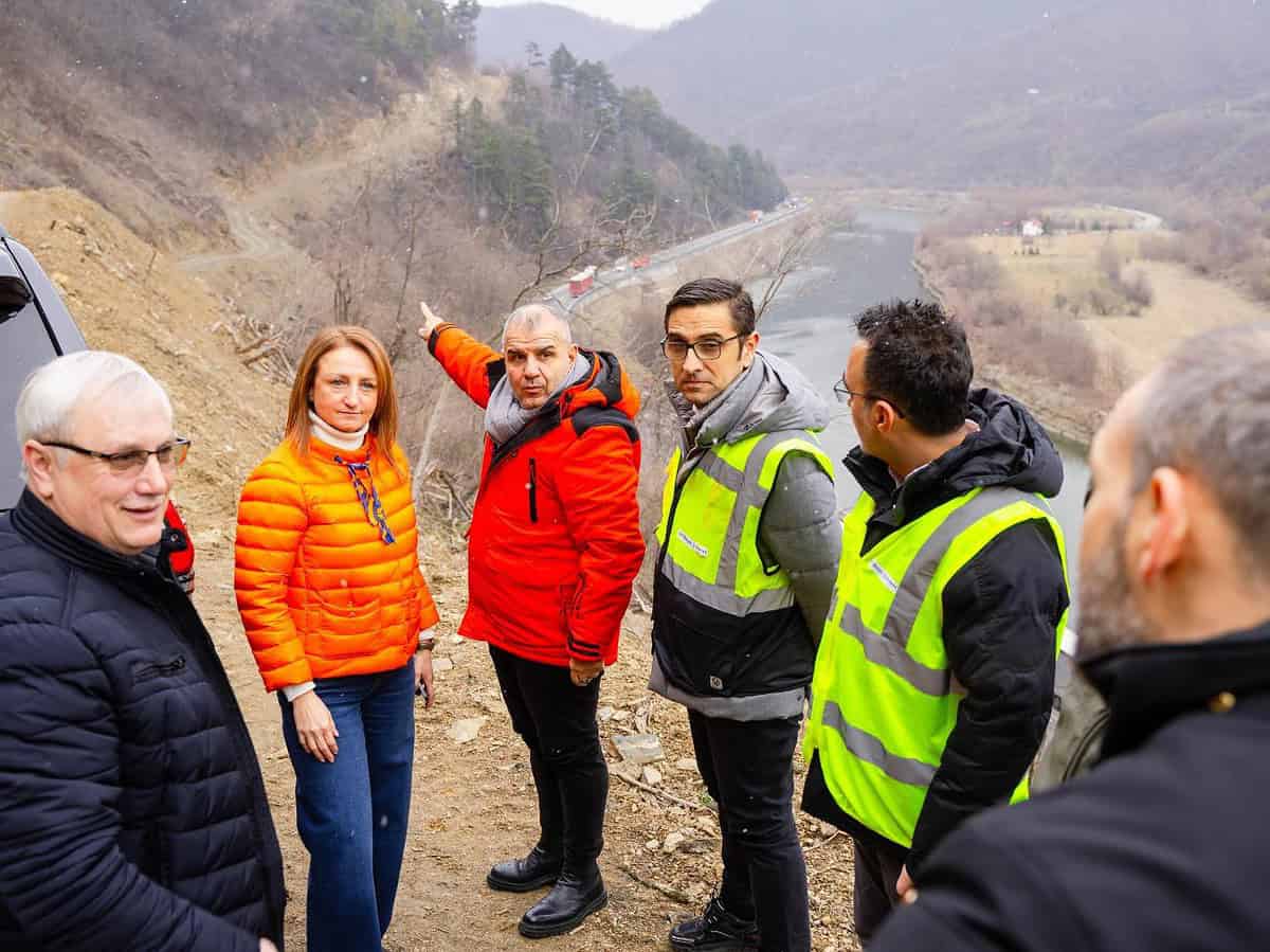 Daniela Cîmpean, întâlnire cu reprezentanții firmei care construiește cel mai greu tronson din autostrada Sibiu - Pitești