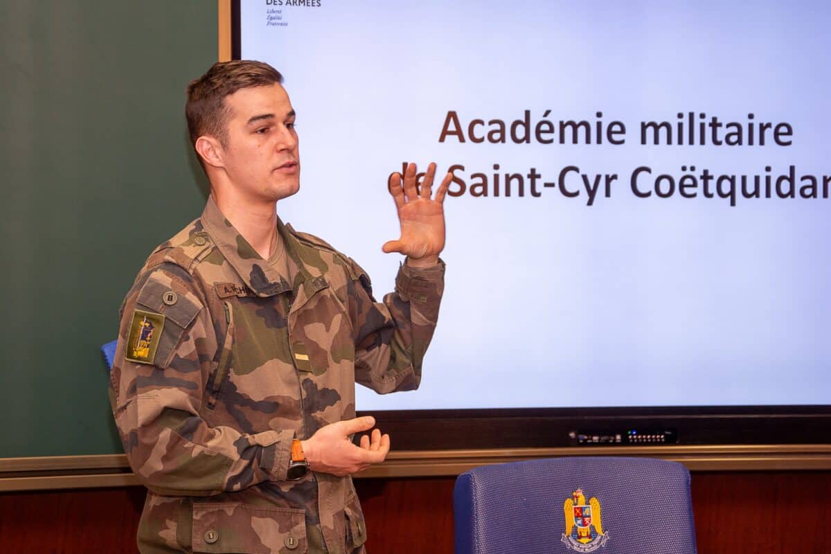 Studenții AFT Sibiu în dialog cu un locotenent francez despre cariera militară internațională (foto)