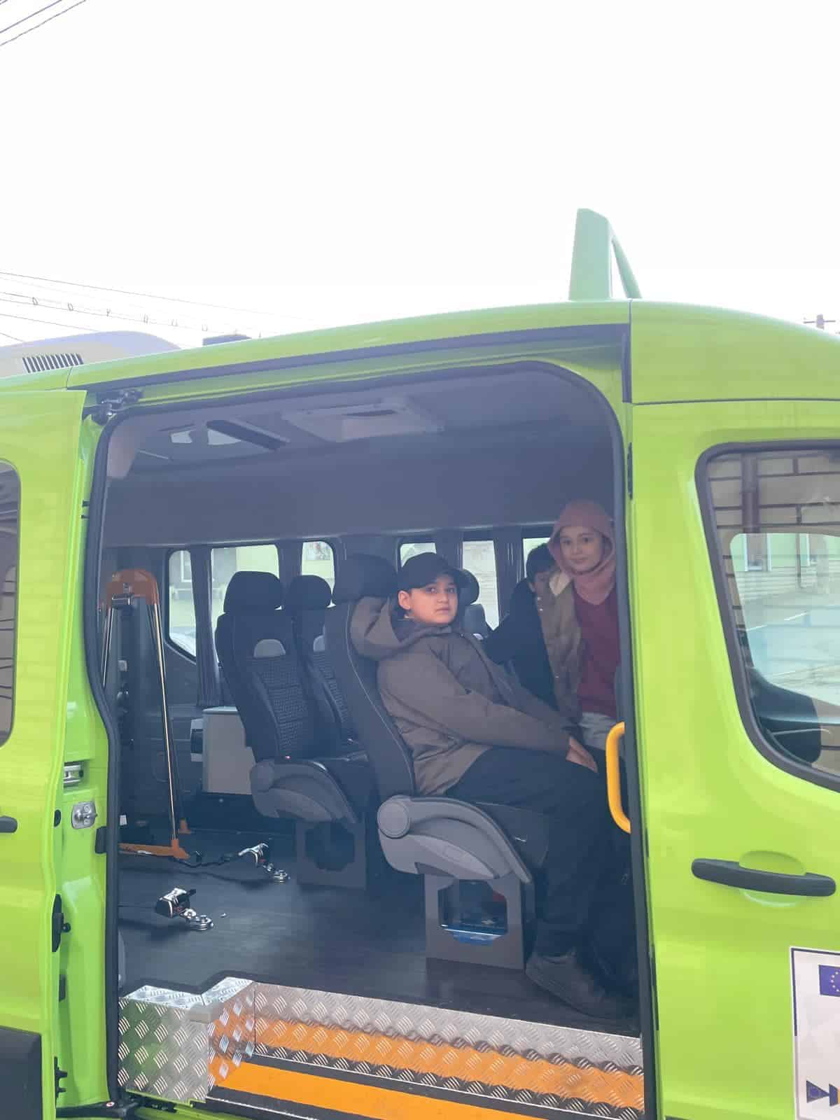 Microbuzul școlar electric al primăriei Sadu, gata să asigure transportul elevilor (foto)