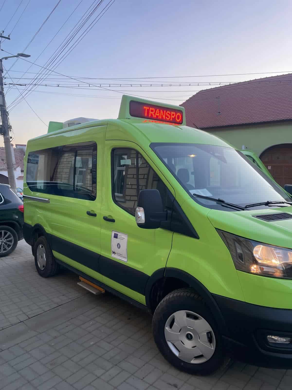 Microbuzul școlar electric al primăriei Sadu, gata să asigure transportul elevilor (foto)