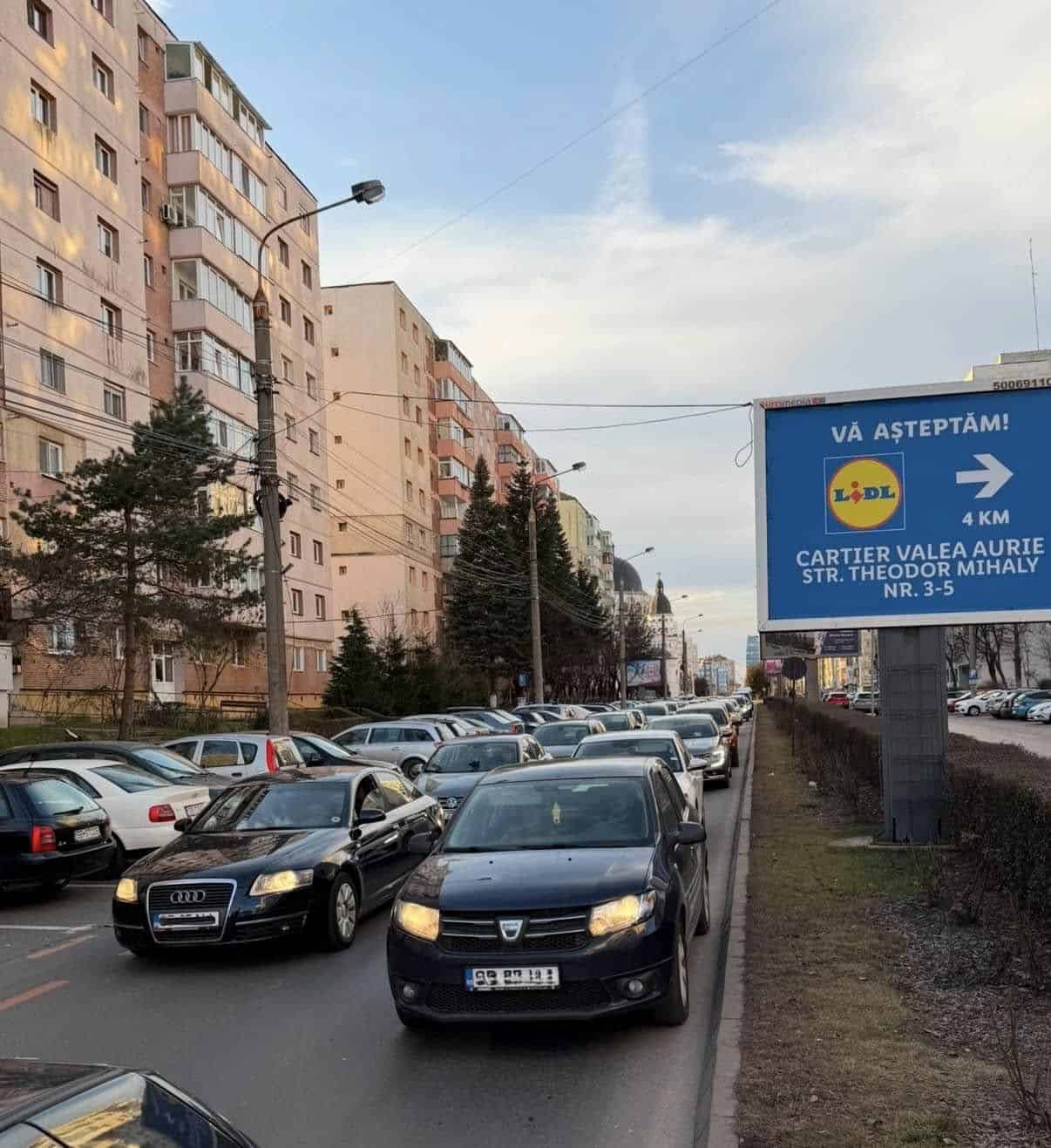 Șoferi revoltați, lăsați fără permis pe Mihai Viteazu. Poliția: ,,Au depășit neregulamentar, prin dreapta” (foto)