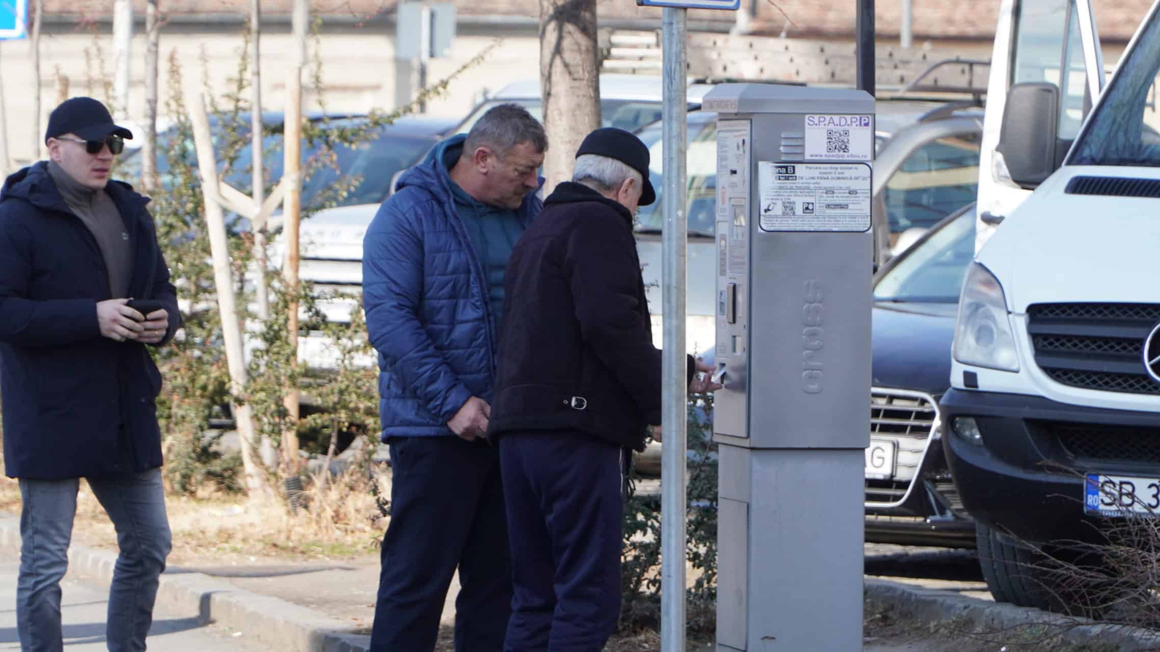 Sibienii dezaprobă decizia Primăriei de a scumpi tarifele de parcare. “Problema e ca nu sunt nici locuri destule” (video)