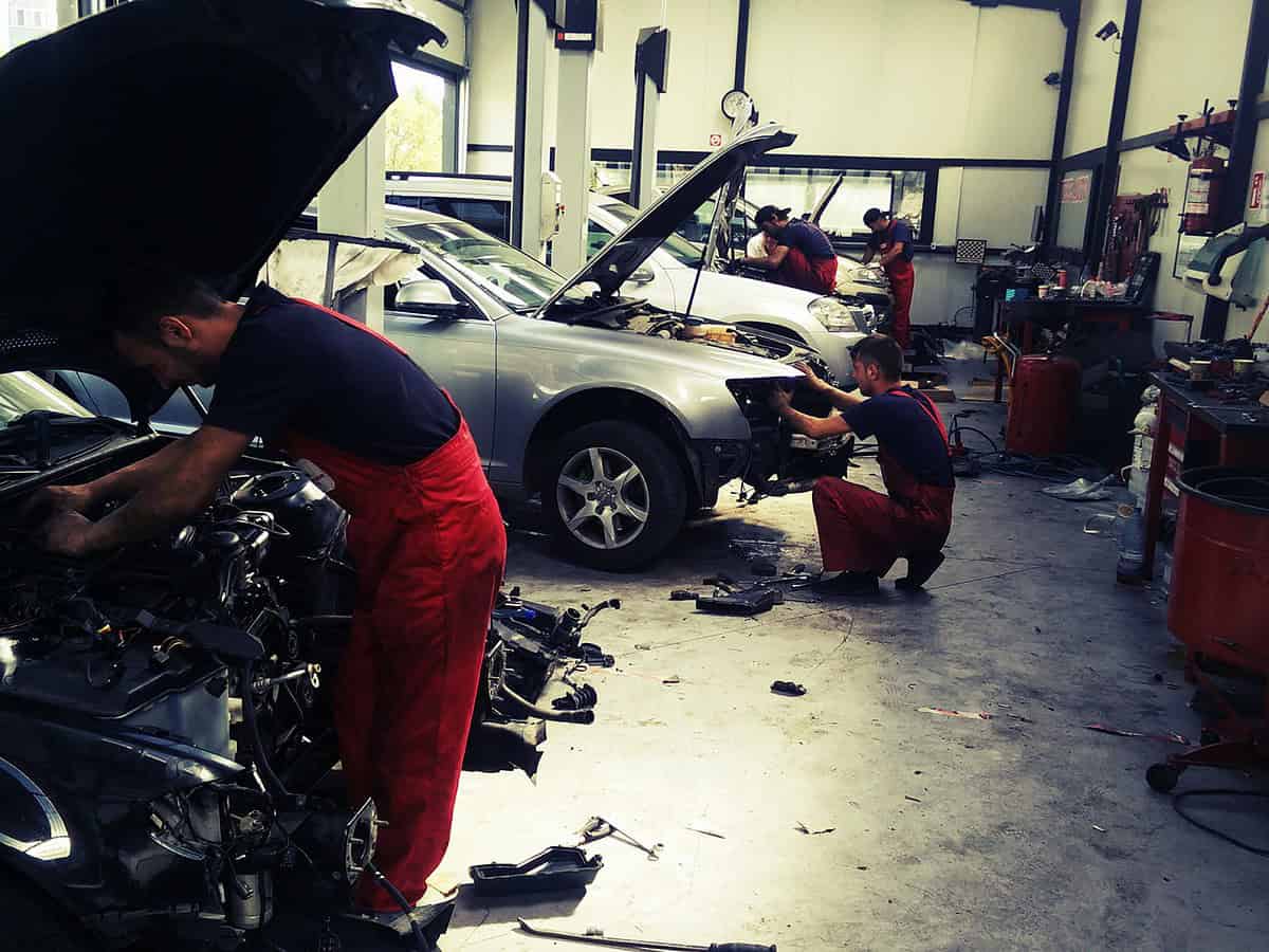 Patronii de service auto cer ajustarea tarifelor de manoperă practicate de către asiguratori