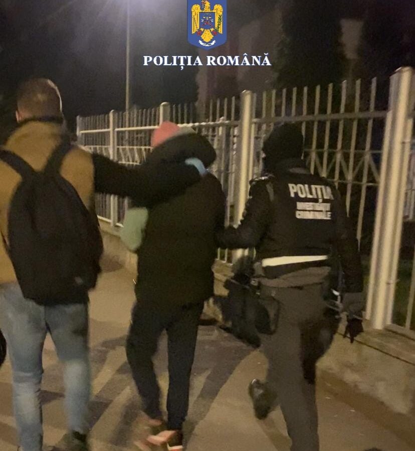 Percheziții în Sibiu. Bărbat reținut după ce a furat două portofele și a folosit cardurile ca să cumpere alcool