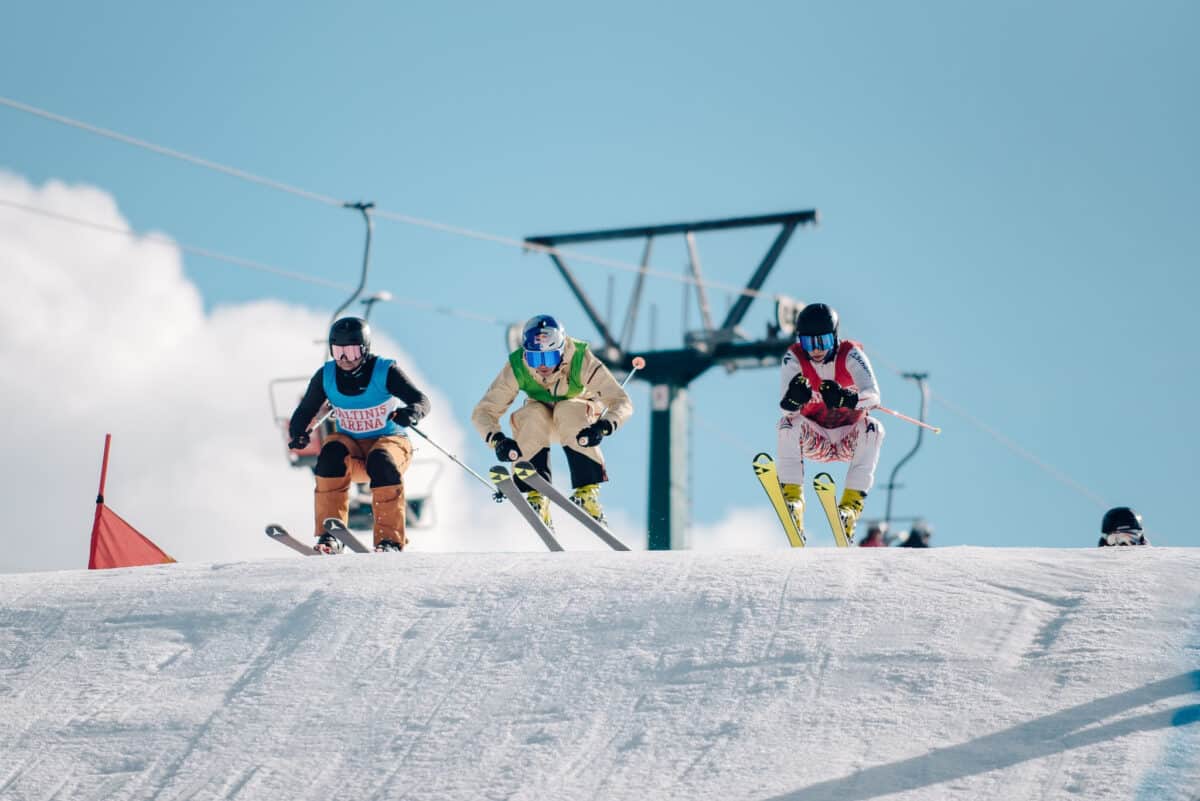 Weekend spectaculos la Păltiniș Arena. Zeci de concurenți au făcut spectacol pe pârtii (foto)