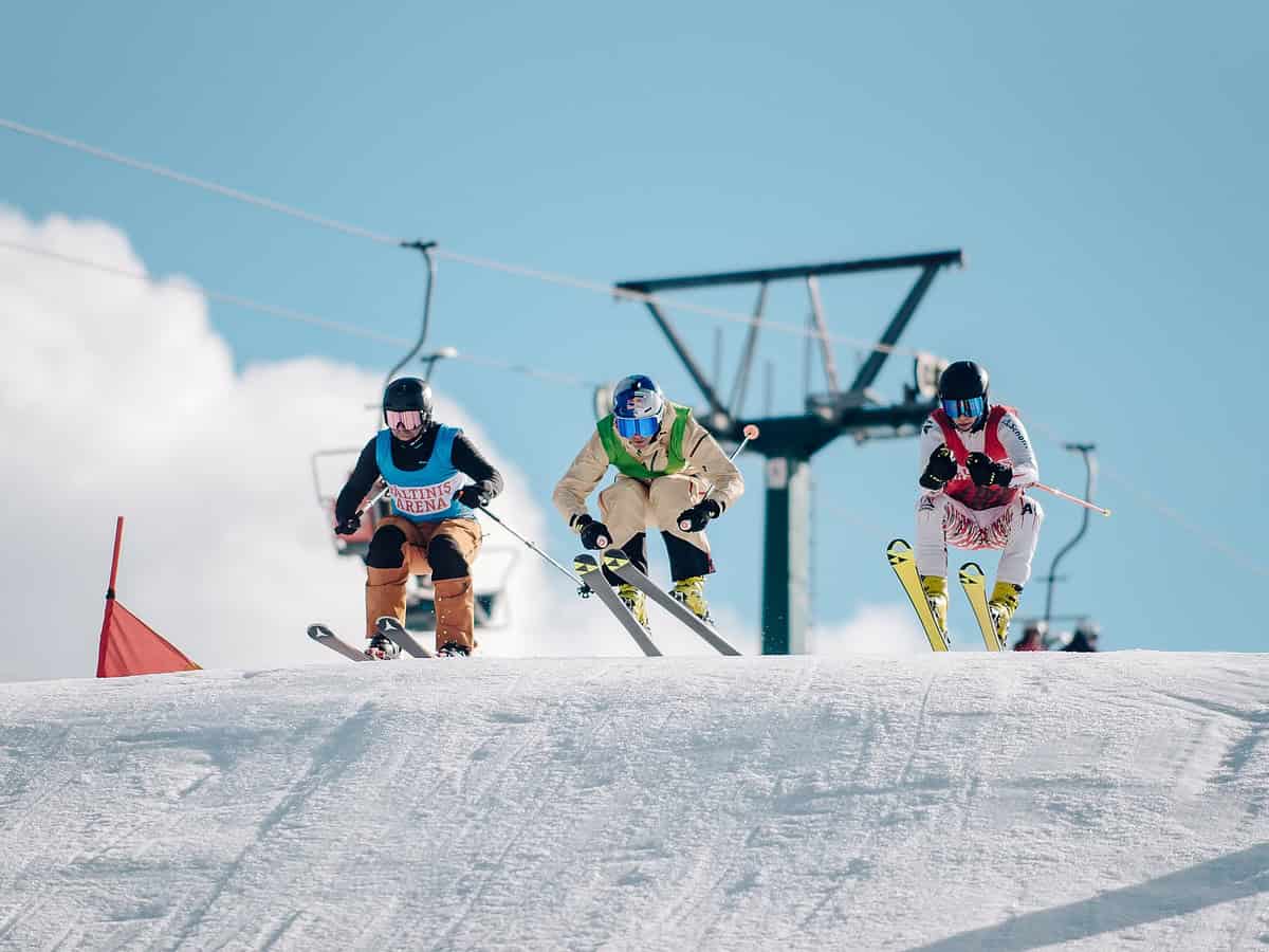 Weekend spectaculos la Păltiniș Arena. Zeci de concurenți au făcut spectacol pe pârtii (foto)